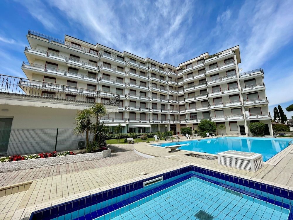 Superb Apartment With Swimming Pool