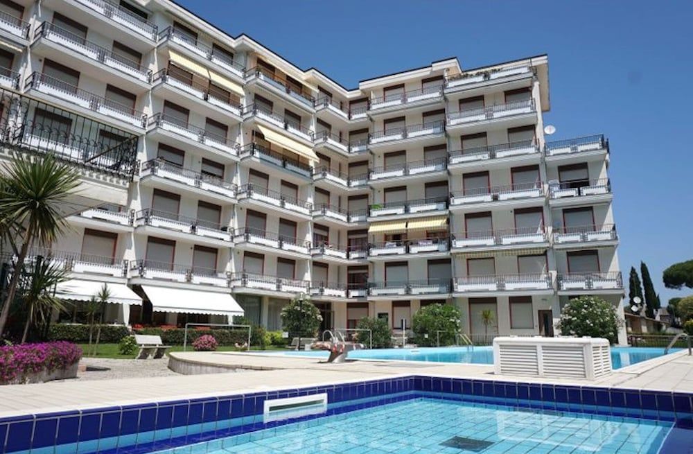 Superb Apartment With Swimming Pool