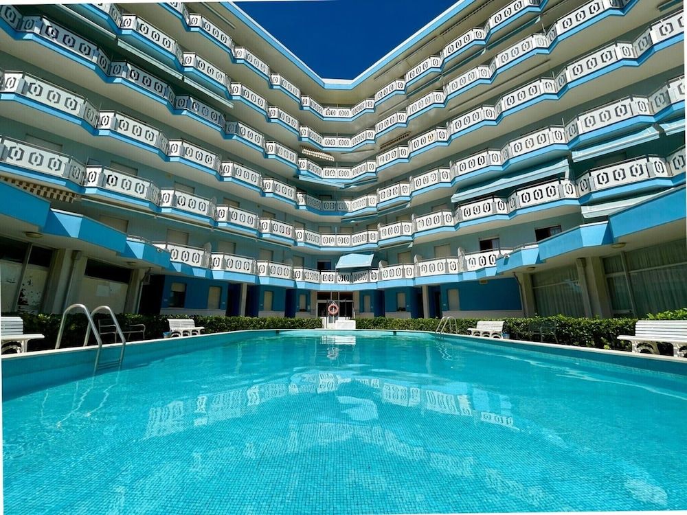 Central Flat, 130m From the Beach With Shared Pool
