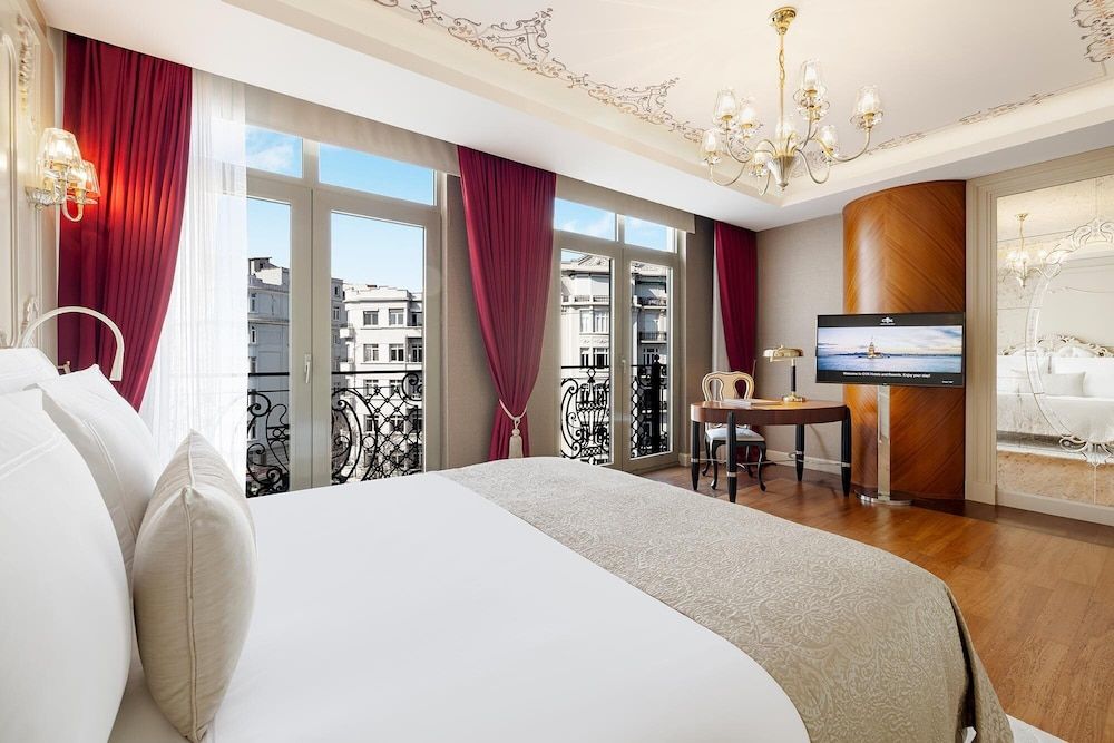 Luxury Suite With City View and Lounge A