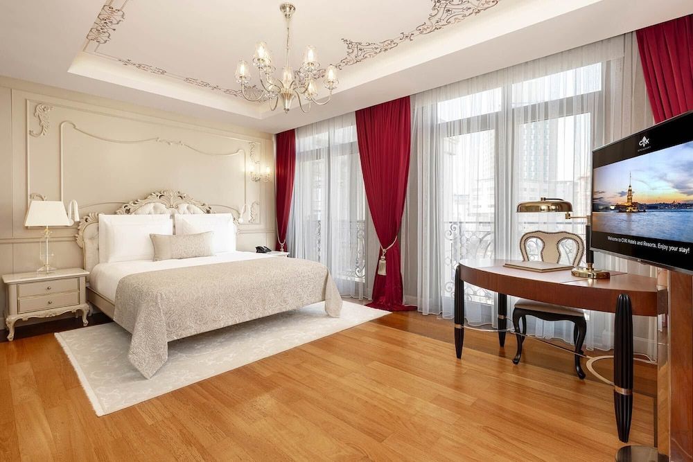 Luxury Suite With City View and Lounge A