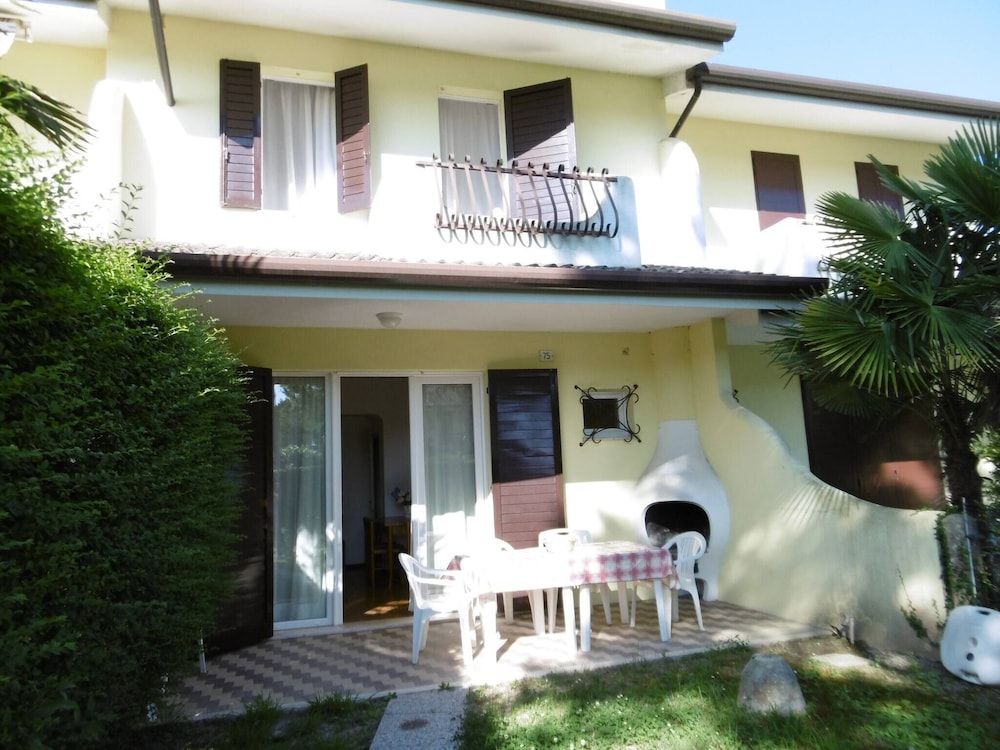 Beautiful Villa for 6 Guests With Shared Pool
