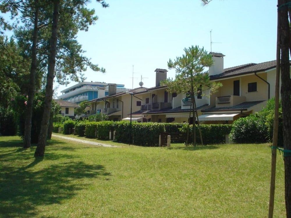 Beautiful Villa for 6 Guests With Shared Pool