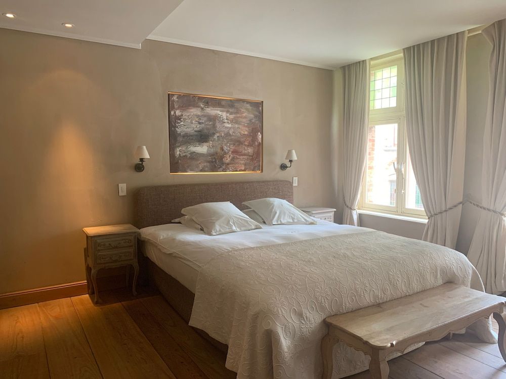 1669 Bed & Breakfast Deluxe Suite, City View 3