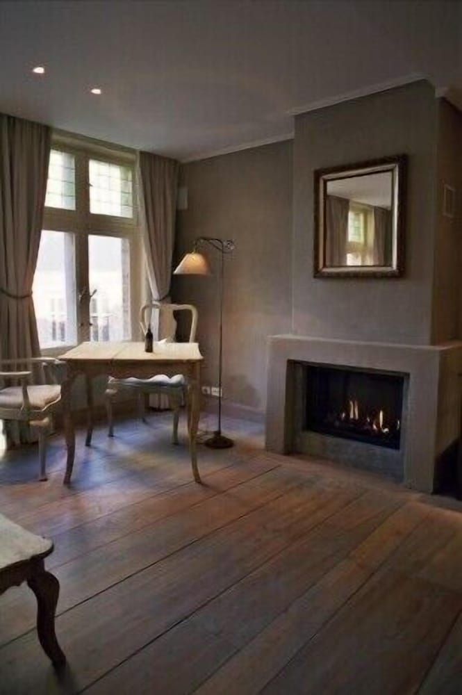 1669 Bed & Breakfast Deluxe Suite, City View 8