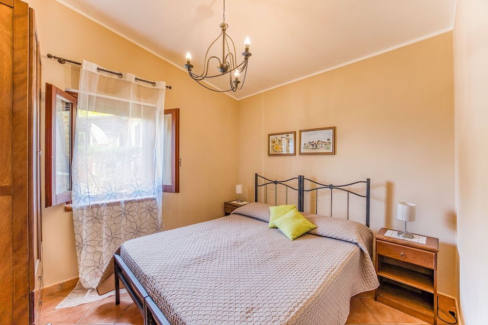 Family Chalet, 2 Bedrooms, 2 Bathrooms (Local Stone Cottage With Shared Pool)