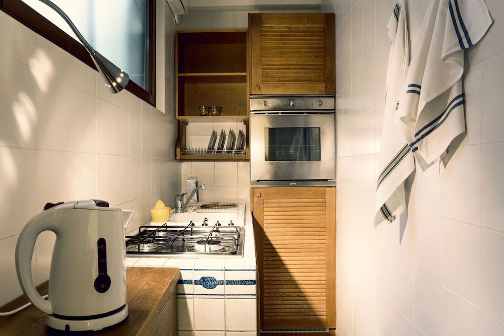 Deluxe Studio (2 Adults)