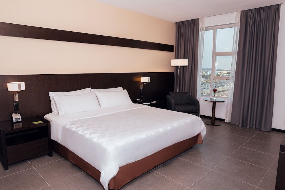 Room, 1 King Bed, Club Lounge Access (Club Floor)