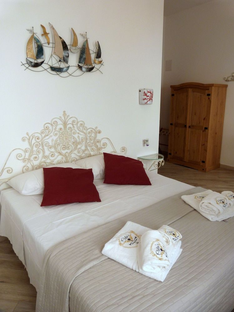 Clelia's Boutique Rooms & Suites Comfort Room 8