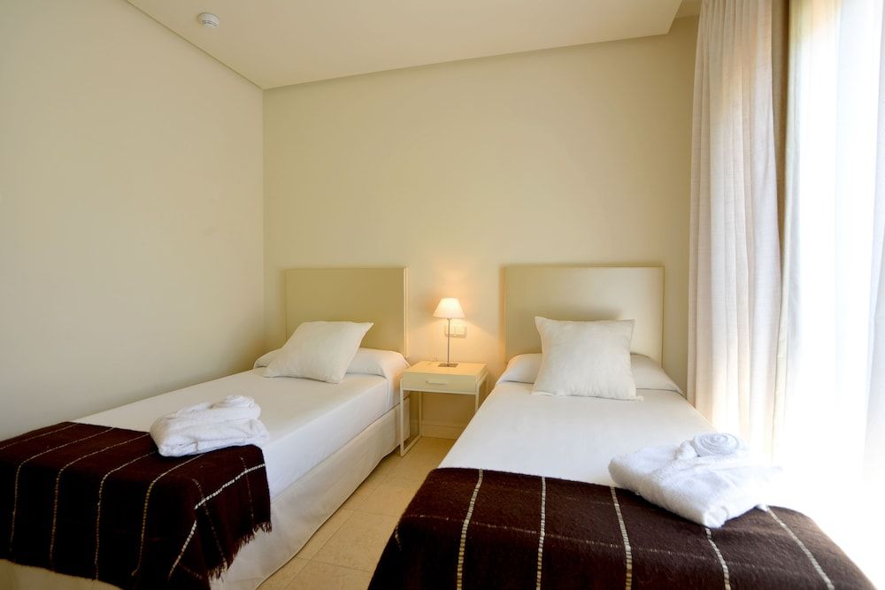 Luxury Apartment, 3 Bedrooms (3 Bathrooms - 4 Adults + 2 Children)