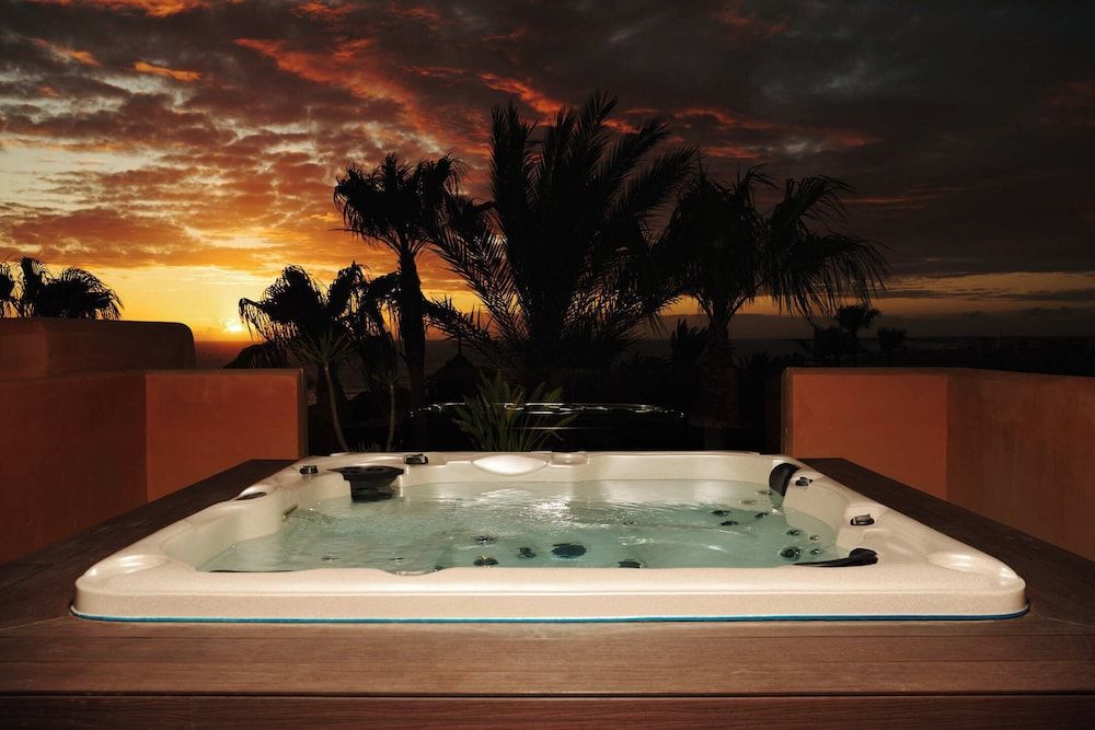 Luxury Apartment, 3 Bedrooms, Private Pool (5 Adults)