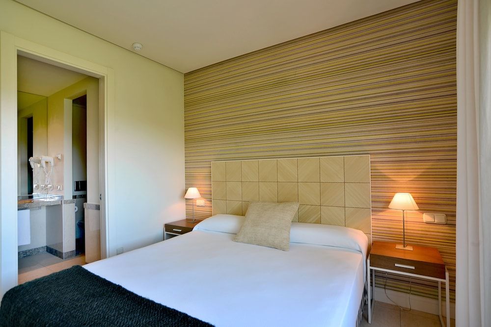 Luxury Apartment, 3 Bedrooms (3 Bathrooms - 3 Adults + 1 Child)