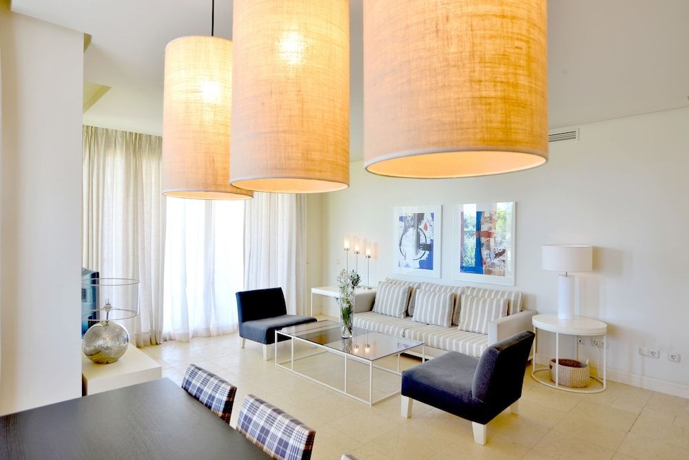 Luxury Apartment, 3 Bedrooms (3 Bathrooms - 2 Adults + 2 Children)