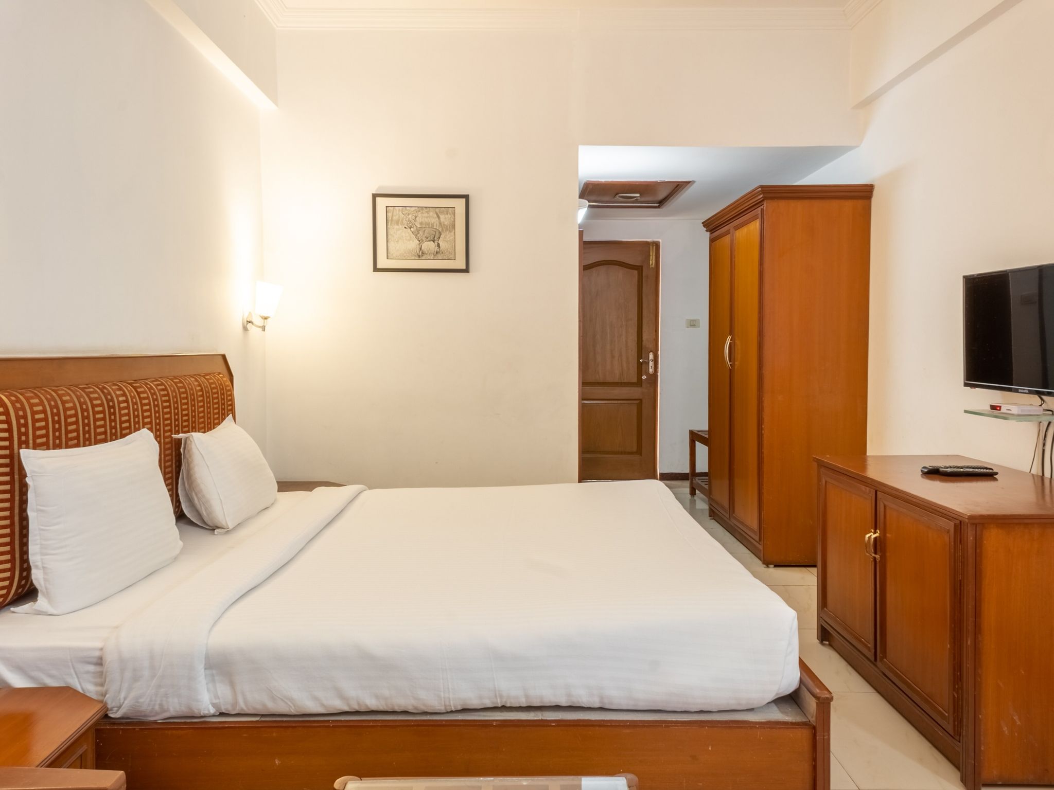 Hotel Preethi Classic Tower Deluxe Room 8