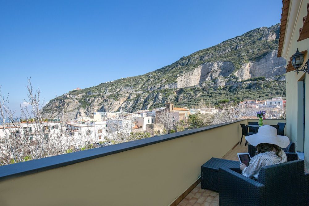 flowers apartments and rooms Panoramic Double or Twin Room 4