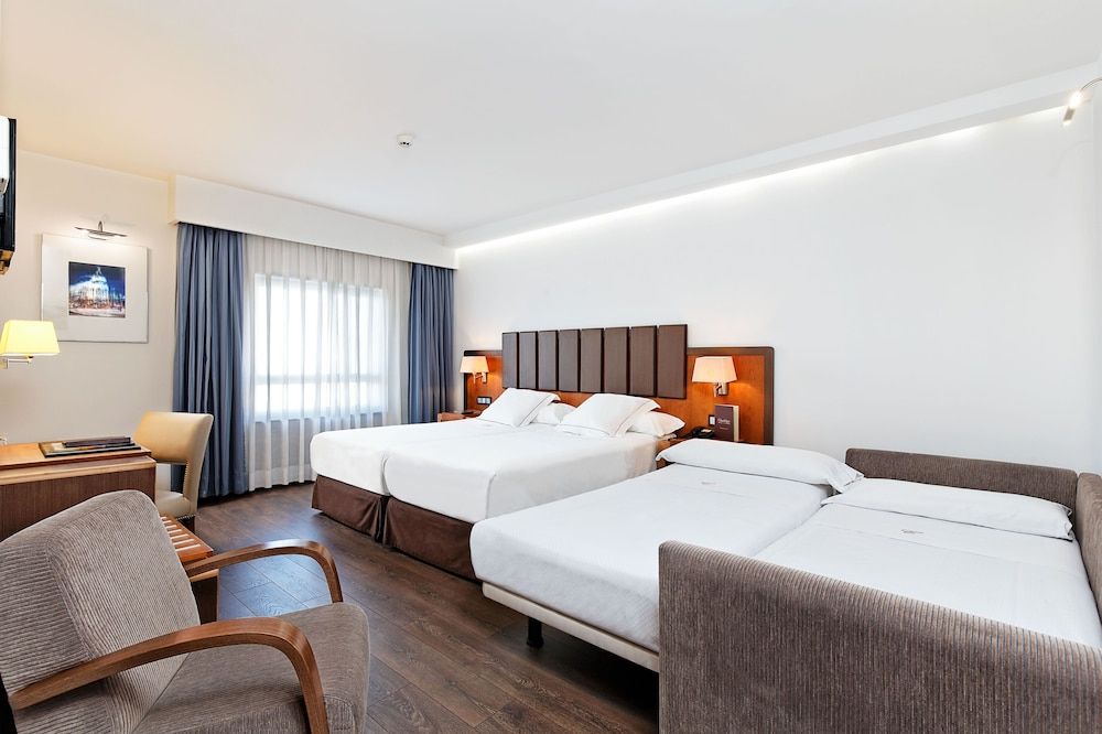 undefined Hotel Claridge Madrid 9