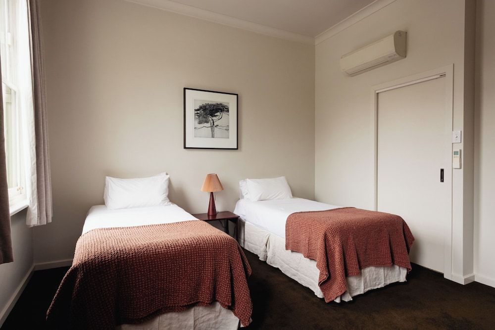 Naughtons Hotel