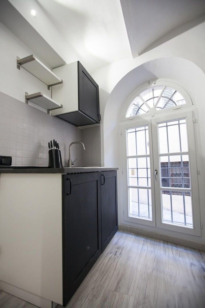 Mentore R&B Exclusive Apartment, 1 Bedroom, City View 11