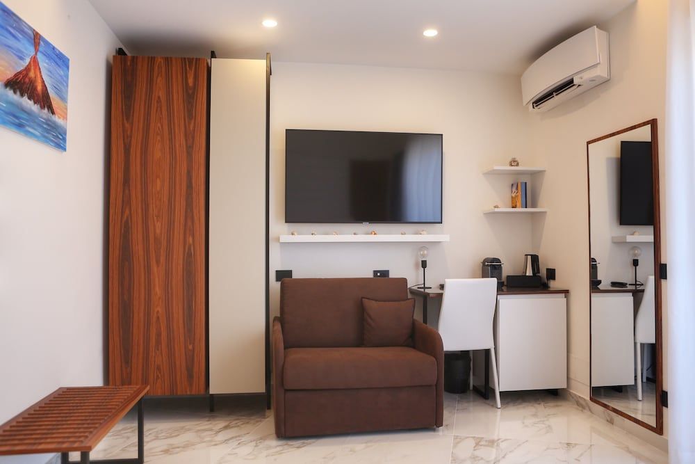 BorgiaRooms Deluxe Triple Room, 1 Queen Bed with Sofa bed, Non Smoking, Sea View 6