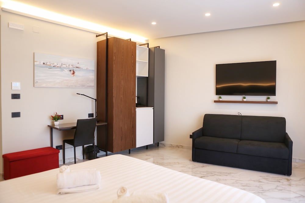 BorgiaRooms Deluxe Quadruple Room, 1 King Bed with Sofa bed, Non Smoking, Sea View 4