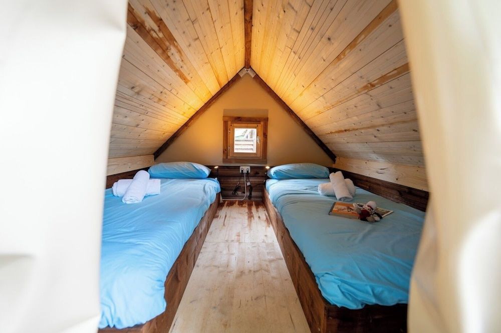 Basic Tent, 2 Twin Beds