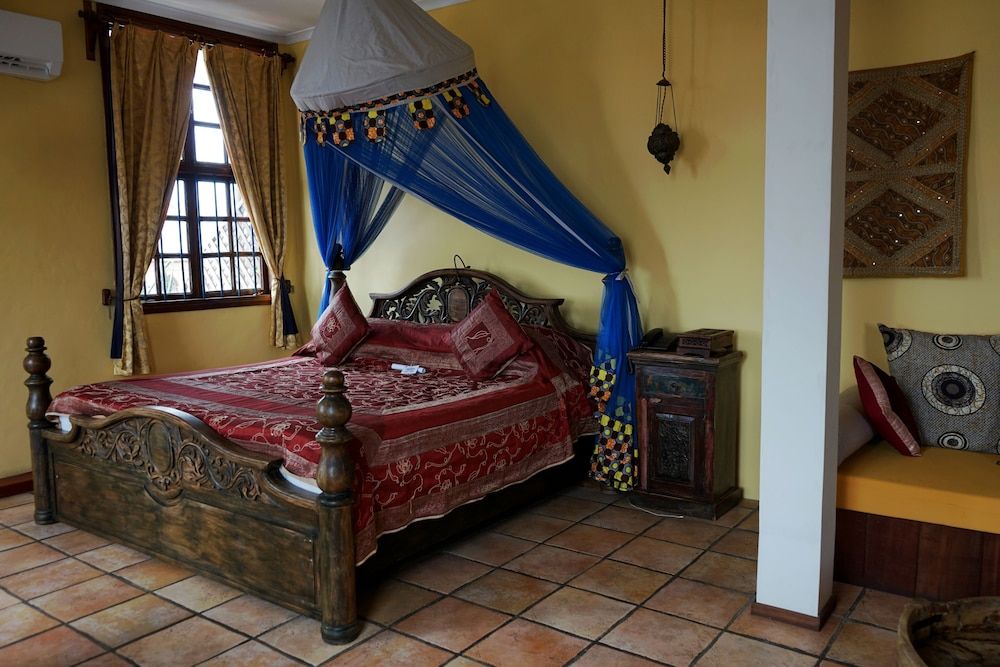 Zanzibar Palace Hotel Signature Suite, 1 King Bed, Balcony, City View