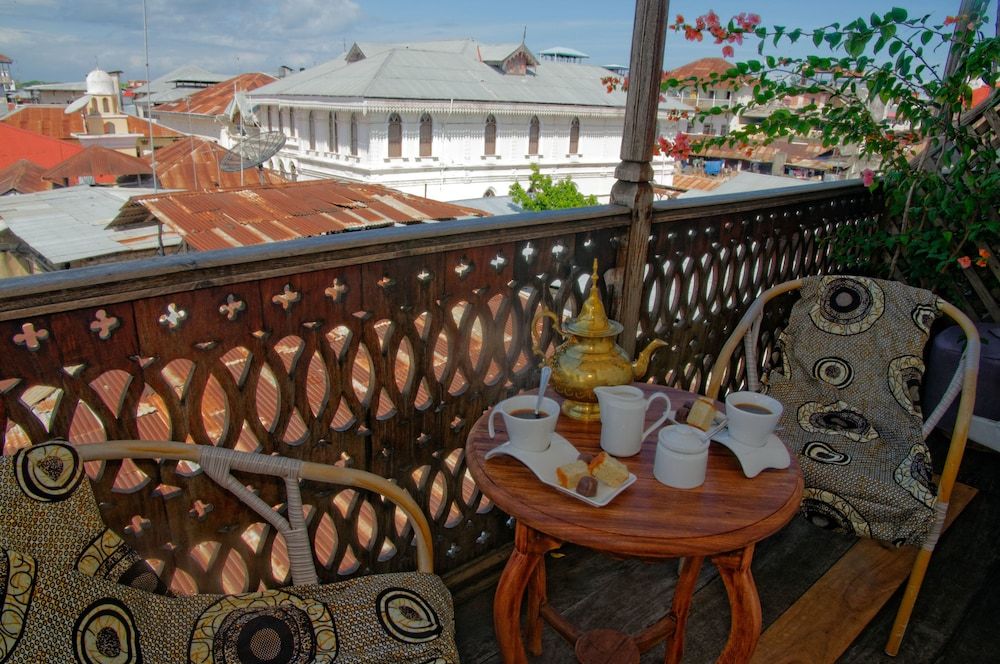 Zanzibar Palace Hotel Signature Suite, 1 King Bed, Balcony, City View 3