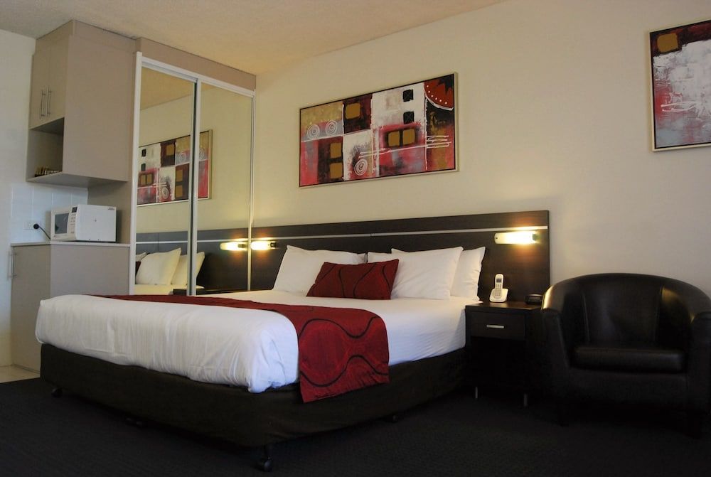 Golden West Motor Inn Standard Spa Room