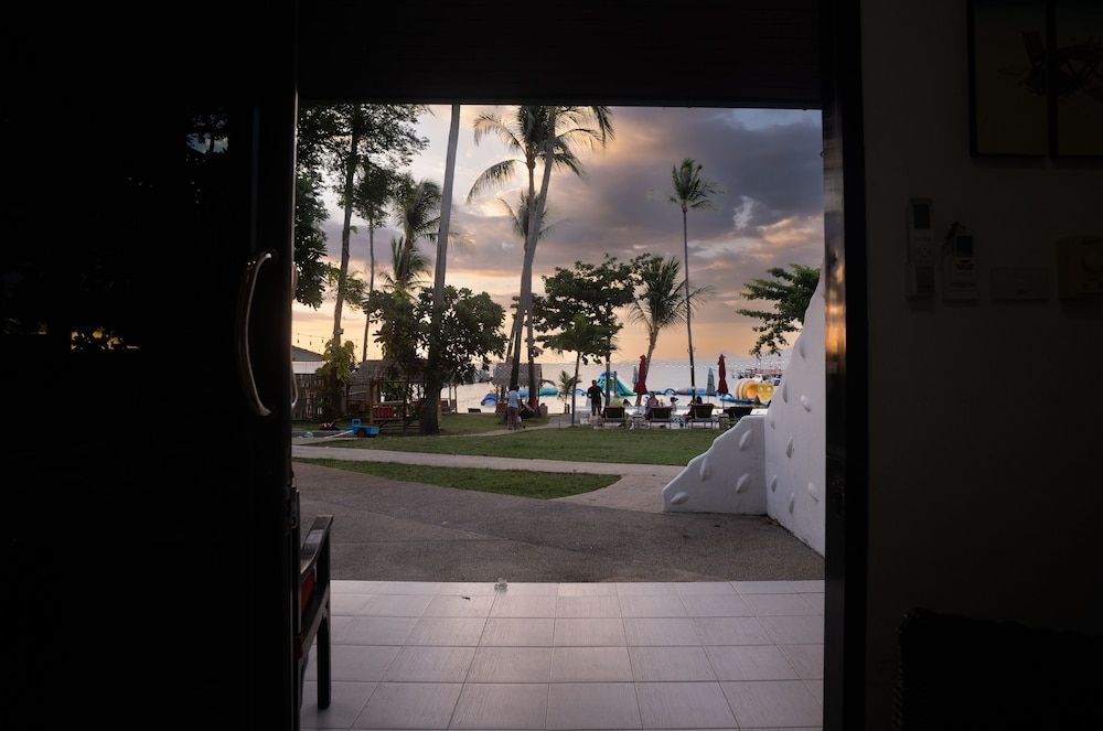 Samui Pier Beach Front Resort Deluxe Room, Sea View 5