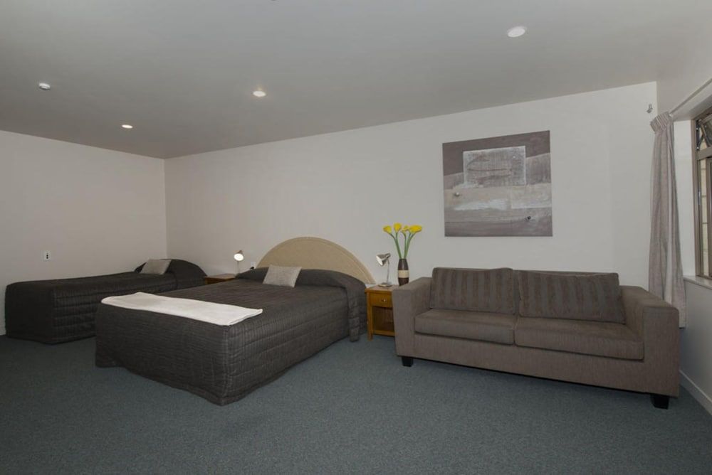 Lake Point Motel Studio, Multiple Beds, Non Smoking 2