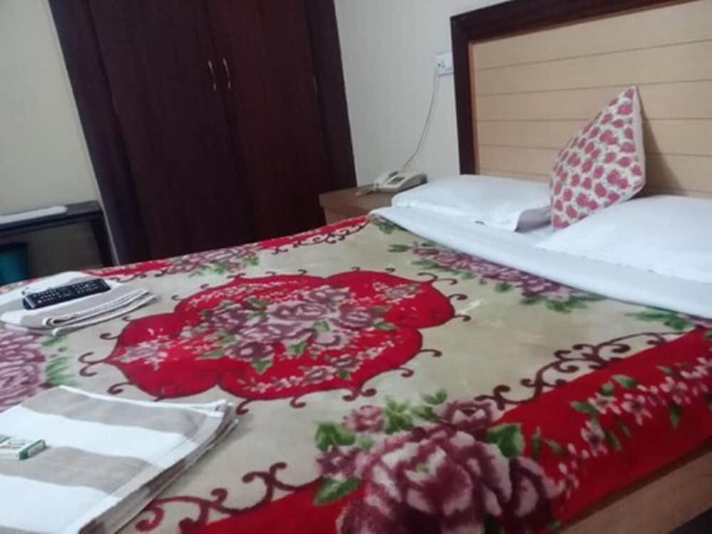 Hotel Preethi Palace Standard Room 4