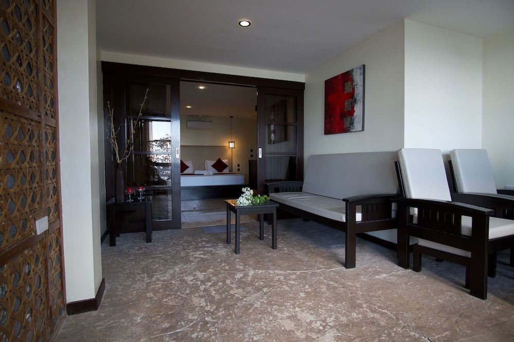 Cliffside Resort Panglao Ocean View Suites 9