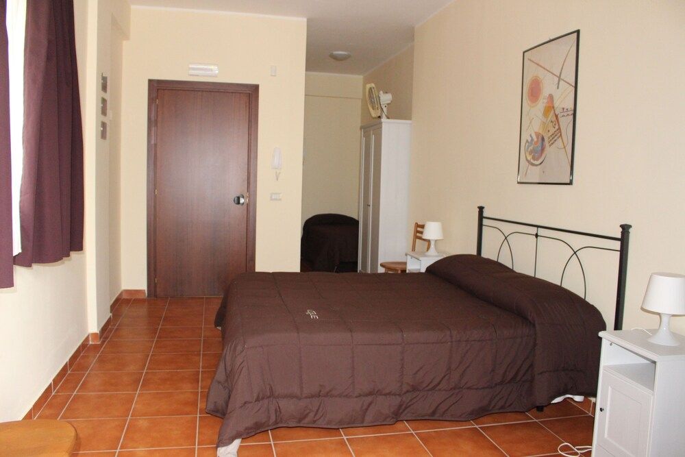 Triple Room, Multiple Beds, Non Smoking