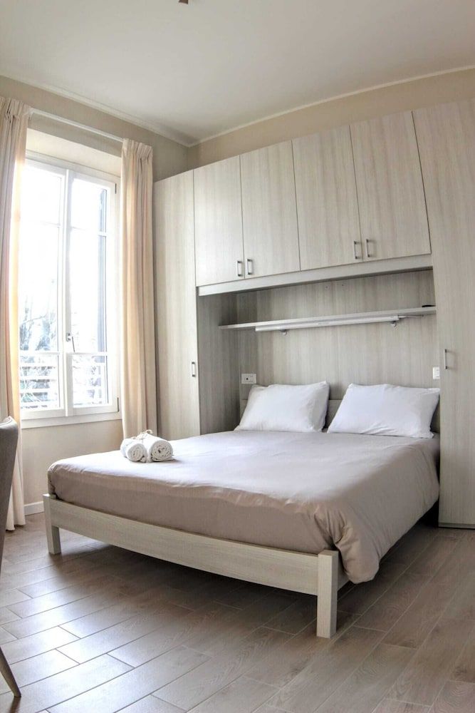 Deluxe Room (1)