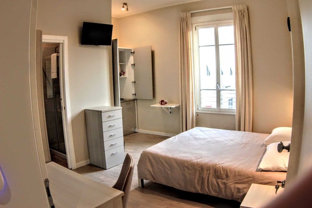 Deluxe Studio (4)