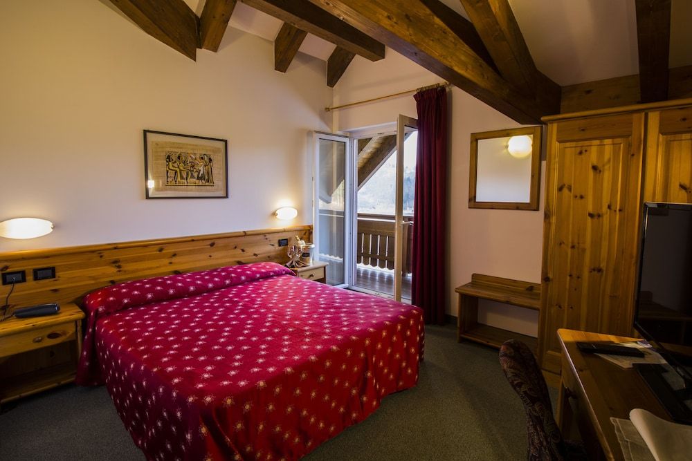Double Room, 1 Queen Bed, Lake View