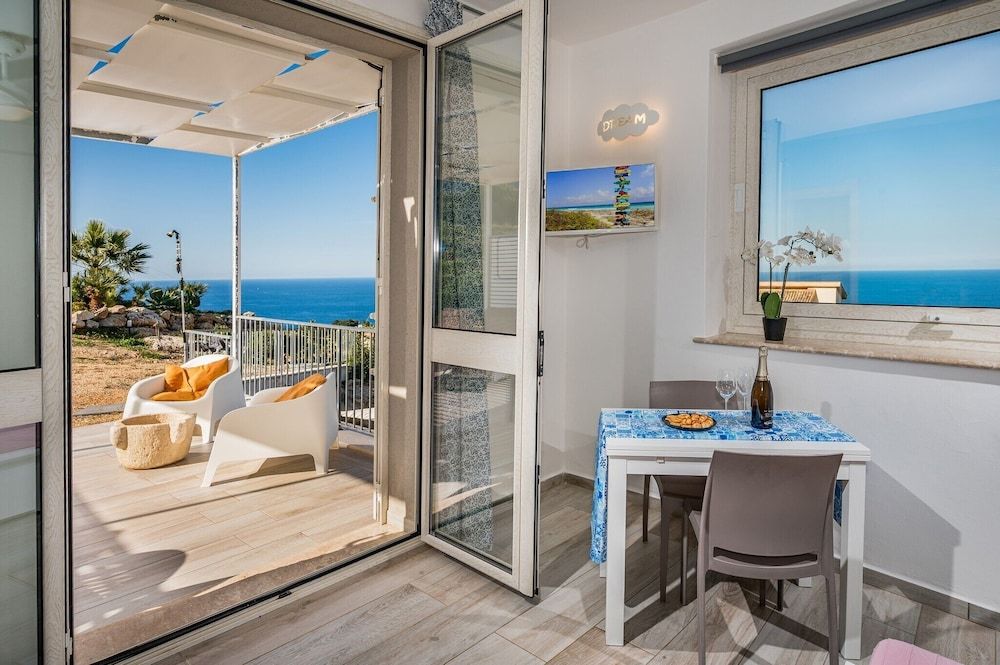 Studio, Multiple Bedrooms, Smoking, Balcony