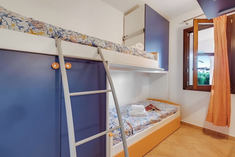 Family Apartment, 2 Bedrooms (Il Borgo 21A3 700 MT From The Beach)
