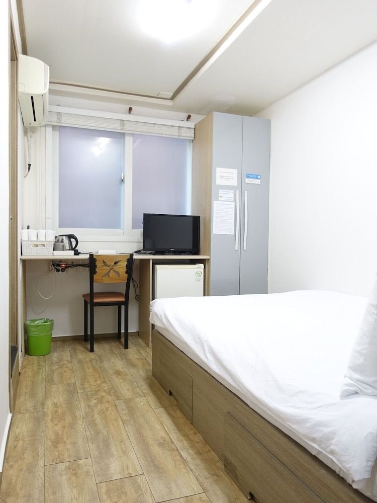 Suncity Guest House Double Room 6