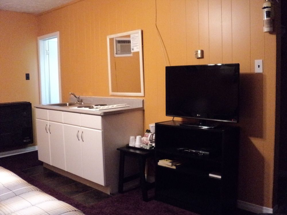 Bay Motel Superior Studio Suite, 1 Double Bed, Kitchenette, Garden View 9