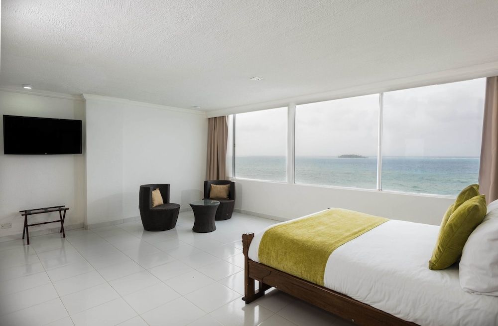 Hotel Calypso Beach Room, Ocean View 3