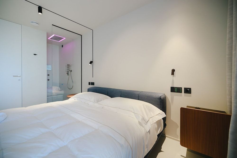 Deluxe Studio Suite