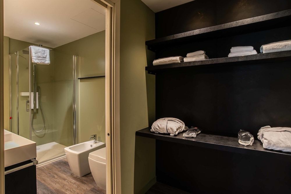 Maranello Palace Suite, 1 King Bed 22