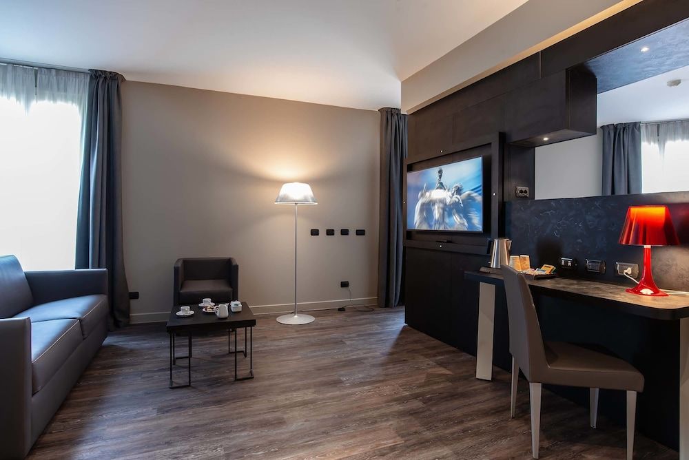 Maranello Palace Suite, 1 King Bed 45