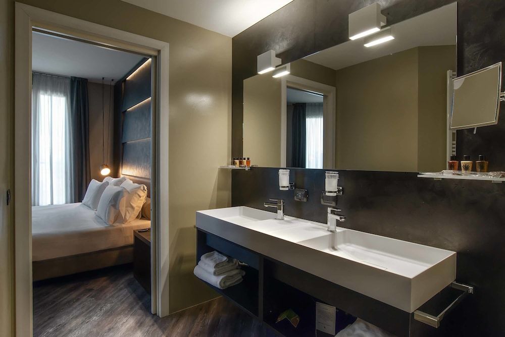 Maranello Palace Suite, 1 King Bed 29