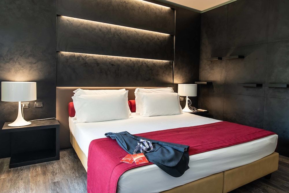 Maranello Palace Suite, 1 King Bed 16