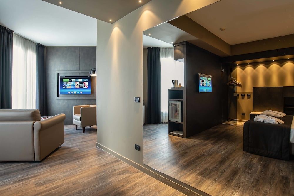 Maranello Palace Suite, 1 King Bed 36