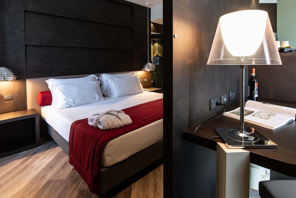 Maranello Palace Suite, 1 King Bed 5