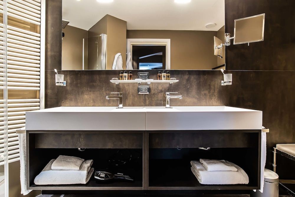 Maranello Palace Suite, 1 King Bed 33