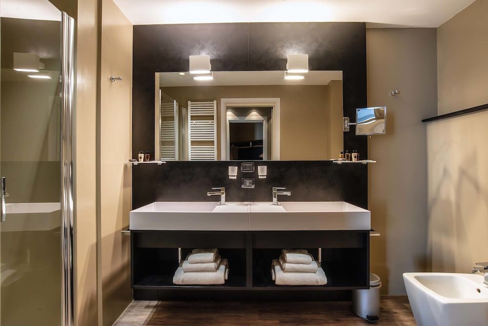 Maranello Palace Suite, 1 King Bed 23